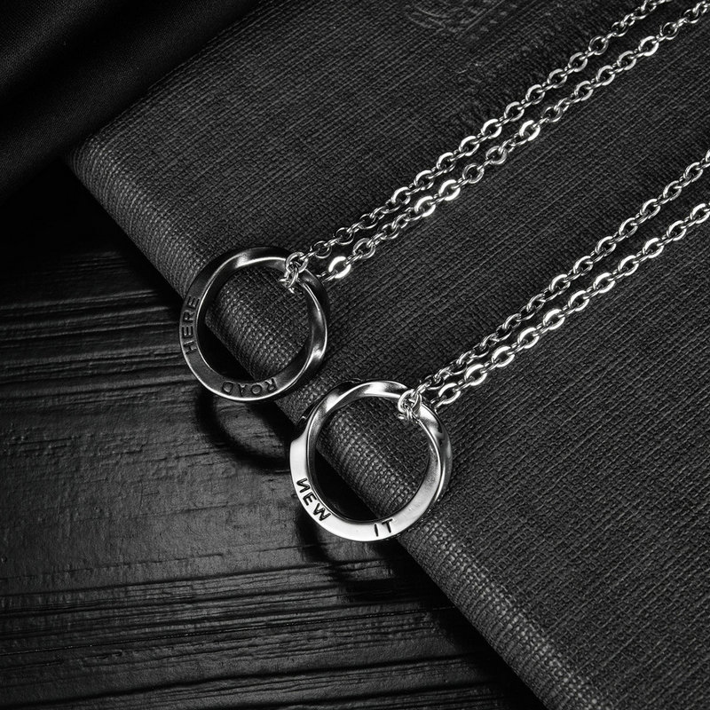 Men Accessories Pk - จี้สร้อยคอวงกลมสแตนเลสทรงโมเบียสสำหรับผู้ชาย - เครื่องประดับที่ทันสมัยและทนทาน