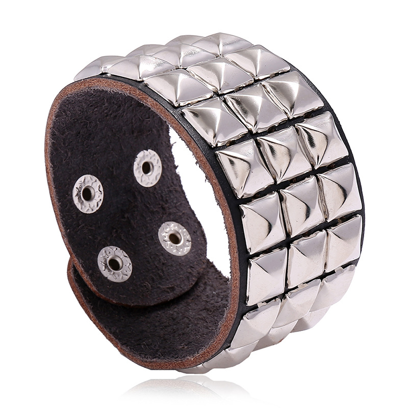 Men Accessories Pk - ผู้ชายฮิปฮอปพังก์สามแถวสแควร์Rivets Bikerสร้อยข้อมือ-อุปกรณ์เสริมข้อมือ